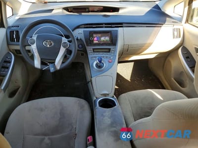 Zdjęcie 8 z 11 samochodu: 2013 TOYOTA PRIUS TWO VIN:JTDKN3DU7D5632477 - miniatura