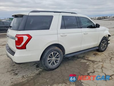 Trzecie zdjęcie samochodu z tyłu: 2021 FORD EXPEDITION XLT VIN:1FMJU1HT3MEA47914 - miniatura