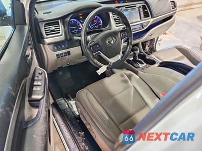 Zdjęcie 8 z 11 samochodu: 2019 TOYOTA HIGHLANDER LIMITED PLATINUM VIN:5TDDZRFH3KS930192 - miniatura