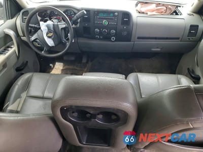 Zdjęcie 8 z 12 samochodu: 2014 CHEVROLET SILVERADO FLATBED TRUCK VIN:1GB4CZC89EF157288 - miniatura