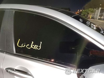 Zdjęcie 13 z 14 samochodu: 2018 GENESIS G80 3.8 VIN:KMHGN4JE2JU230887 - miniatura