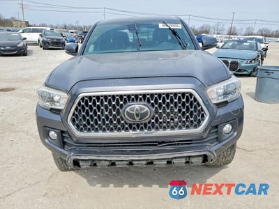 Piąte zdjęcie samochodu w środku: 2019 TOYOTA TACOMA TRD OFF-ROAD VIN:3TMCZ5AN7KM261104 - miniatura