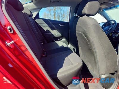 Zdjęcie 10 z 11 samochodu: 2018 HYUNDAI ACCENT SE VIN:3KPC24A36JE035481 - miniatura