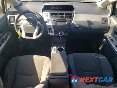 Zdjęcie 8 z 12 samochodu: 2014 TOYOTA PRIUS V TWO VIN:JTDZN3EU4E3294997 - miniatura