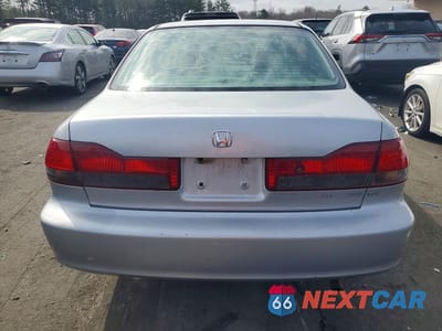 Zdjęcie 6 z 12 samochodu: 2001 HONDA ACCORD EX VIN:1HGCG66871A002656 - miniatura