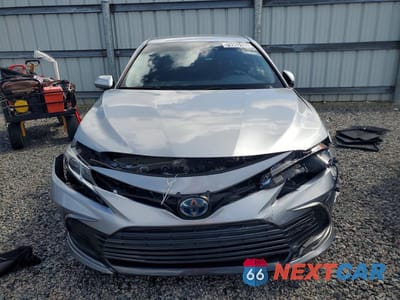 Piąte zdjęcie samochodu w środku: 2022 TOYOTA CAMRY HYBRID LE VIN:4T1C31AK8NU587473 - miniatura