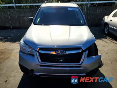 Piąte zdjęcie samochodu w środku: 2017 SUBARU FORESTER 2.5I VIN:JF2SJABC4HH581567 - miniatura