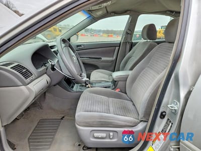 Zdjęcie 7 z 13 samochodu: 2005 TOYOTA CAMRY LE VIN:4T1BE30K05U984372 - miniatura