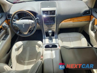 Zdjęcie 8 z 13 samochodu: 2012 LINCOLN MKX VIN:2LMDJ8JK5CBL17224 - miniatura