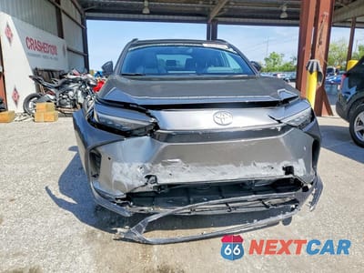 Piąte zdjęcie samochodu w środku: 2024 TOYOTA BZ4X LIMITED VIN:JTMAAAAA2RA040845 - miniatura