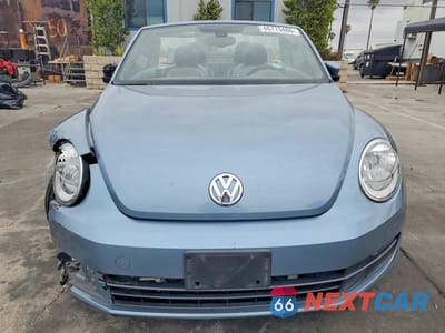 Piąte zdjęcie samochodu w środku: 2016 VOLKSWAGEN BEETLE S VIN:3VW507AT0GM811762 - miniatura