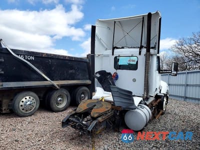 Czwarte zdjęcie samochodu z boku: 2015 KENWORTH T680 SEMI TRUCK VIN:1XKYA48X0FJ403332 - miniatura