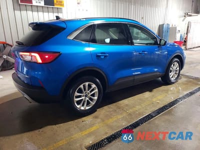 Trzecie zdjęcie samochodu z tyłu: 2020 FORD ESCAPE SE VIN:1FMCU9G62LUA89692 - miniatura