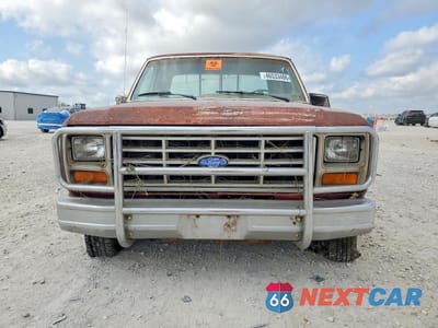 Piąte zdjęcie samochodu w środku: 1983 FORD F-150 VIN:1FTEX15F4DKA33680 - miniatura