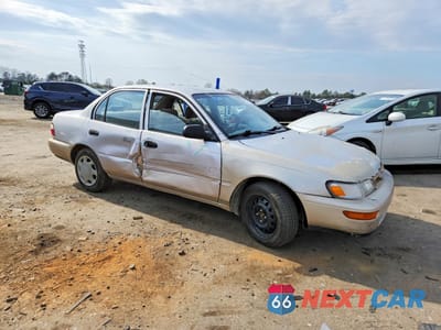 Czwarte zdjęcie samochodu z boku: 1997 TOYOTA COROLLA BASE VIN:1NXBA02E3VZ519828 - miniatura