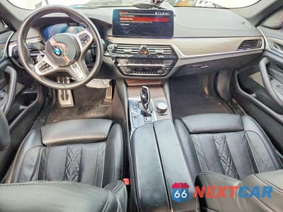 Zdjęcie 8 z 11 samochodu: 2021 BMW M550XI XDRIVE VIN:WBA13BK01MCF22757 - miniatura