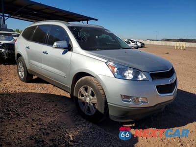 Czwarte zdjęcie samochodu z boku: 2010 CHEVROLET TRAVERSE LT VIN:1GNLVFED5AS132875 - miniatura