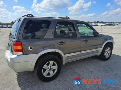 Trzecie zdjęcie samochodu z tyłu: 2005 FORD ESCAPE HEV VIN:1FMCU96H55KD90961 - miniatura