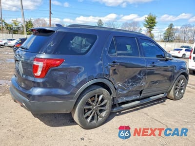 Trzecie zdjęcie samochodu z tyłu: 2017 FORD EXPLORER XLT VIN:1FM5K8D82HGA83606 - miniatura