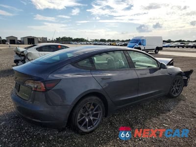 Trzecie zdjęcie samochodu z tyłu: 2022 TESLA MODEL 3 VIN:5YJ3E1EB0NF288321 - miniatura