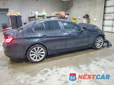 Trzecie zdjęcie samochodu z tyłu: 2018 BMW 320 XI VIN:WBA8A3C54JA492274 - miniatura