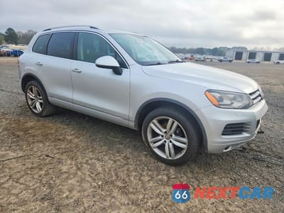 Czwarte zdjęcie samochodu z boku: 2014 VOLKSWAGEN TOUAREG V6 VIN:WVGEF9BPXED009187 - miniatura