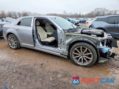 Czwarte zdjęcie samochodu z boku: 2016 CHRYSLER 300C VIN:2C3CCAEG1GH128340 - miniatura