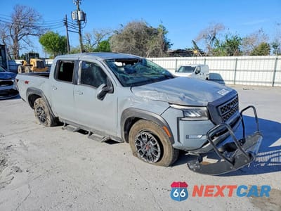 Czwarte zdjęcie samochodu z boku: 2023 NISSAN FRONTIER PRO-4X VIN:1N6ED1EK8PN661098 - miniatura