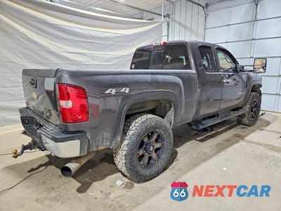 Trzecie zdjęcie samochodu z tyłu: 2011 CHEVROLET SILVERADO K2500 HEAVY DUTY LTZ VIN:1GC2KYE83BZ354576 - miniatura