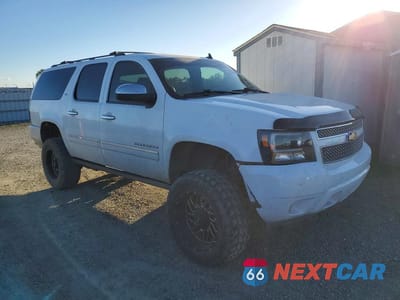 Czwarte zdjęcie samochodu z boku: 2012 CHEVROLET SUBURBAN K1500 LTZ VIN:1GNSKKE77CR174658 - miniatura