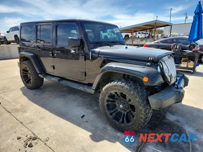Czwarte zdjęcie samochodu z boku: 2016 JEEP WRANGLER UNLIMITED SAHARA VIN:1C4BJWEG8GL163812 - miniatura