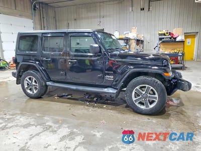 Czwarte zdjęcie samochodu z boku: 2018 JEEP WRANGLER UNLIMITED SAHARA VIN:1C4HJXEG4JW133177 - miniatura