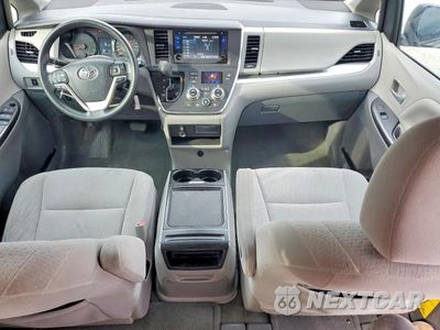 Zdjęcie 8 z 11 samochodu: 2015 TOYOTA SIENNA LE 8-PASSENGER VIN:5TDKK3DC0FS555464 - miniatura