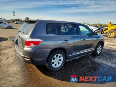Trzecie zdjęcie samochodu z tyłu: 2012 TOYOTA HIGHLANDER BASE VIN:5TDBK3EH0CS169441 - miniatura
