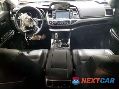 Zdjęcie 8 z 12 samochodu: 2019 TOYOTA HIGHLANDER XLE VIN:5TDJZRFH5KS617454 - miniatura