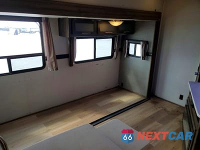 Zdjęcie 9 z 10 samochodu: 2018 KEYSTONE VOLANTE CAMPER VIN:4YDF37525J9361447 - miniatura