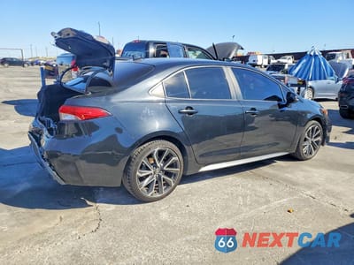 Trzecie zdjęcie samochodu z tyłu: 2020 TOYOTA COROLLA SE VIN:JTDP4RCE3LJ040621 - miniatura