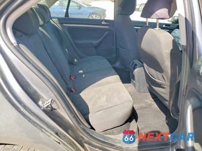 Zdjęcie 10 z 13 samochodu: 2010 VOLKSWAGEN JETTA VIN:3VWJX7AJXAM055194 - miniatura