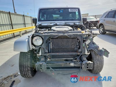 Piąte zdjęcie samochodu w środku: 2012 JEEP WRANGLER UNLIMITED SAHARA VIN:1C4BJWEG6CL188752 - miniatura