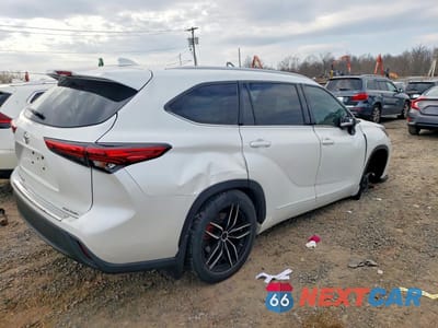 Trzecie zdjęcie samochodu z tyłu: 2022 TOYOTA HIGHLANDER XLE VIN:5TDGZRBH5NS206267 - miniatura
