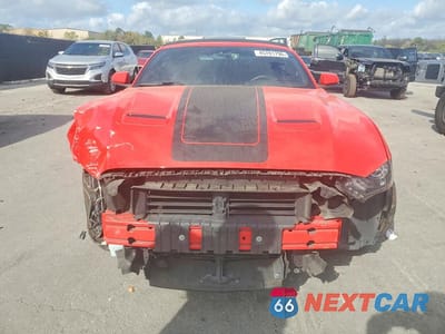 Piąte zdjęcie samochodu w środku: 2020 FORD MUSTANG VIN:1FATP8UH4L5185528 - miniatura