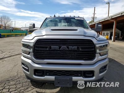 Piąte zdjęcie samochodu w środku: 2023 RAM 2500 LARAMIE VIN:3C6UR5NL3PG576833 - miniatura