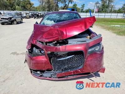 Piąte zdjęcie samochodu w środku: 2018 CHRYSLER 300 TOURING VIN:2C3CCAAG3JH191601 - miniatura