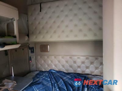 Zdjęcie 9 z 10 samochodu: 2019 KENWORTH T680 SEMI TRUCK VIN:1XKYD49X2KJ369944 - miniatura