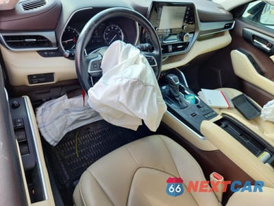 Zdjęcie 8 z 13 samochodu: 2020 TOYOTA HIGHLANDER XLE VIN:5TDGZRAH9LS513391 - miniatura