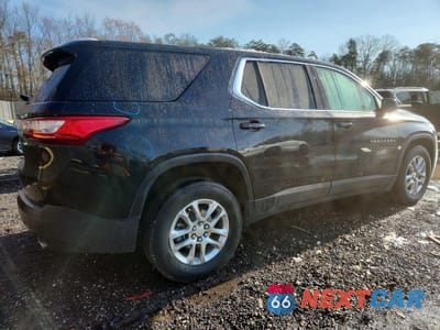 Trzecie zdjęcie samochodu z tyłu: 2021 CHEVROLET TRAVERSE LS VIN:1GNERFKW9MJ123304 - miniatura