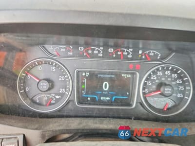 Zdjęcie 8 z 10 samochodu: 2019 INTERNATIONAL LT625 SEMI TRUCK VIN:3HSDZTZR8KN729018 - miniatura