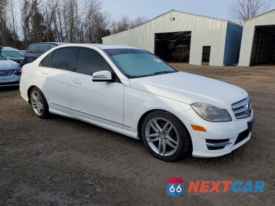 Czwarte zdjęcie samochodu z boku: 2013 MERCEDES-BENZ C300W 4MATIC 4DR VIN:WDDGF8AB9DA792683 - miniatura