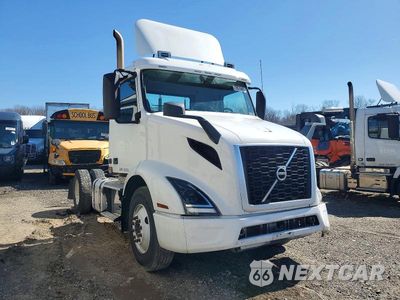 2019 VOLVO VNR SEMI TRUCK 4V4W19DF4KN217894 - główne zdjęcie licytacji z USA - miniatura