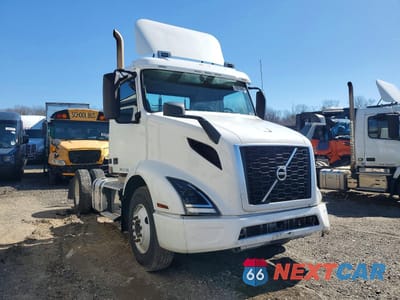 2019 VOLVO VNR - SEMI TRUCK 4V4W19DF4KN217894 - główne zdjęcie licytacji z USA - miniatura